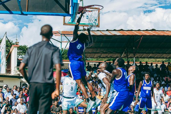 L'arbitrage dans l'ombre des grands combats